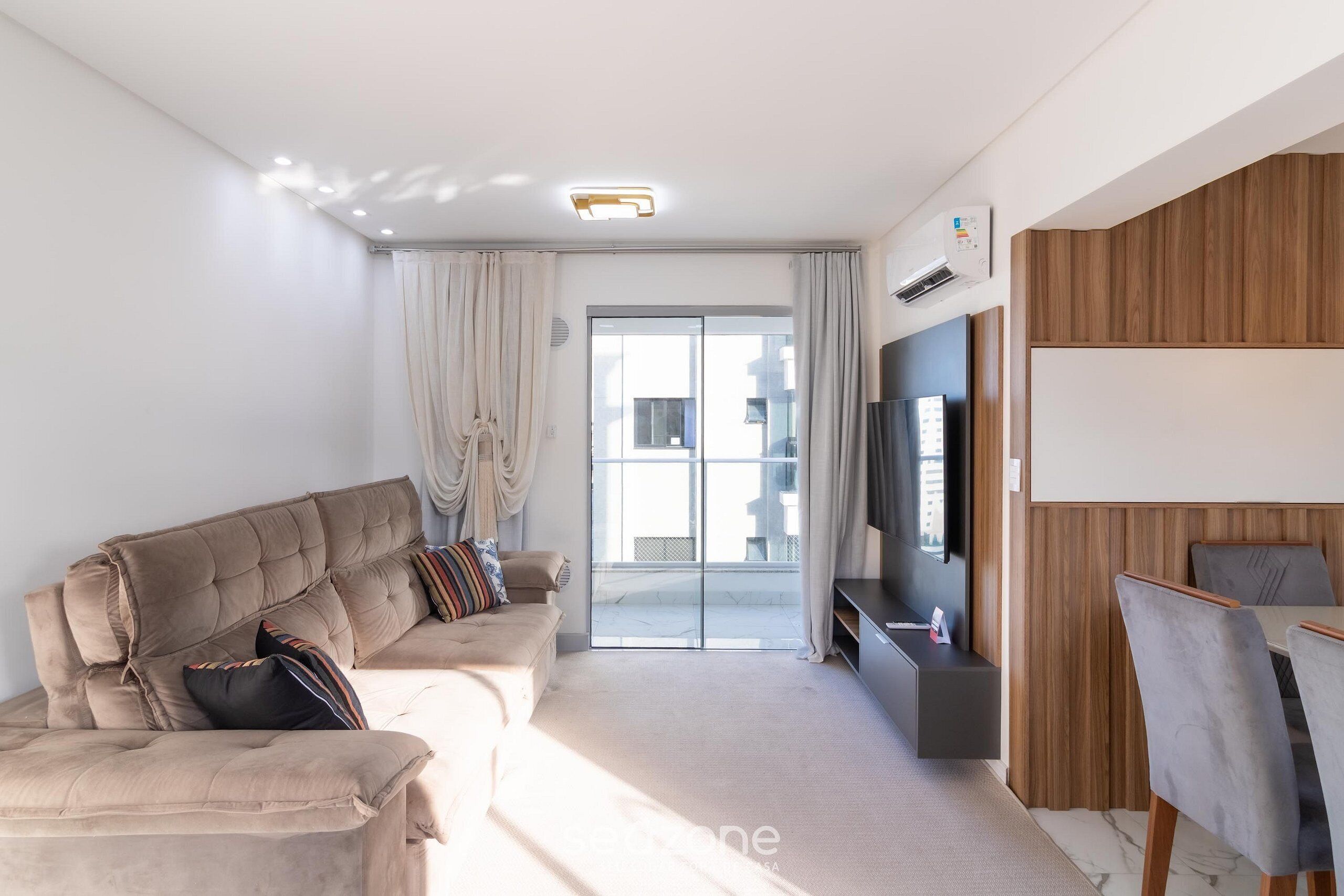 Apartemen Basic | Area keluarga | Smart TV 40-inci dengan saluran TV digital