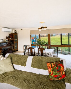 TV - Acheron Valley Riverbend Farmstay - Private Acheron River Access on 13 Acres (Acheron)