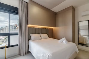 A modern hotel room with a large bed, a city view, and a large mirror. - Apartment With Pool in Downtown Floripa Lgd0201 (Florianópolis)