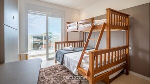 A bunk bed room with a view of the city, a small table, and a fluffy rug. - Penthouse With Ocean View Ingleses Mhc0306 (Florianópolis)