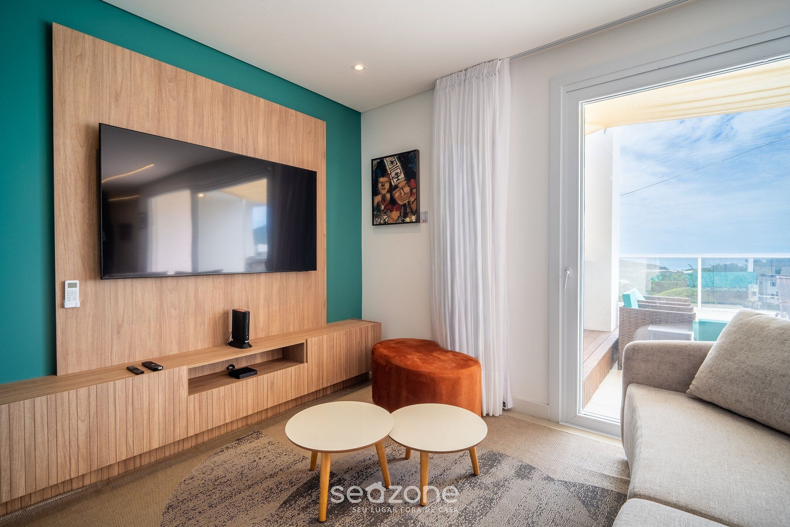 Apartamento básico | Área de estar | TV 40 polegadas com canais digitais