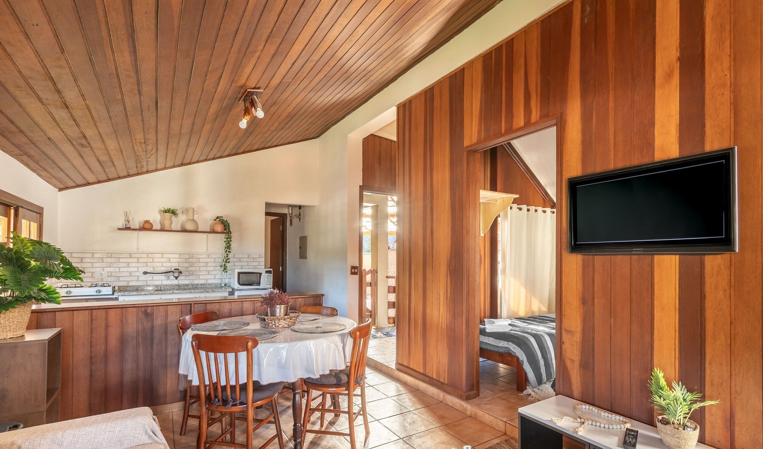 Basic Villa | Dining