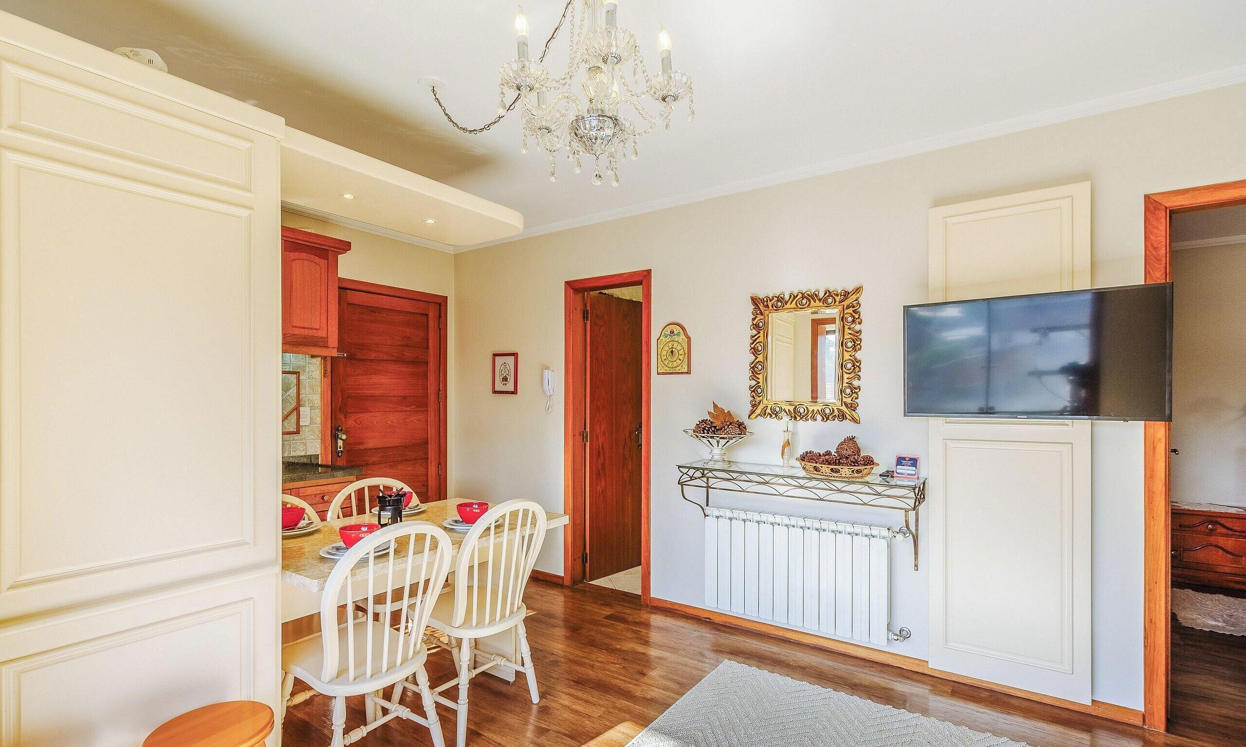 Basic Apartment | Dining