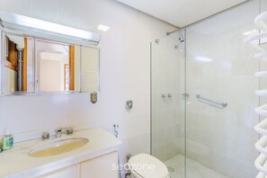 Căn hộ cơ bản | Phòng tắm | Buồng tắm vòi sen 