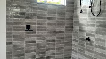 Comfort Suite, Sea View | Bathroom | Free toiletries, soap, shampoo, toilet paper
