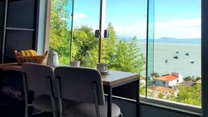 Comfort Suite, Sea View | Dining