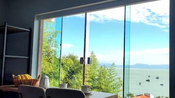 Comfort Suite, Sea View | Dining