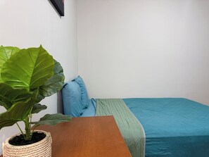 Desk, iron/ironing board, WiFi, bed sheets