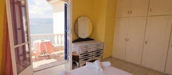 Authentic Greek hospitality on the Messinian Gulf.