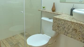 Standard Double Room, Garden View | Bathroom