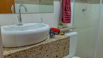 Superior Triple Room, Garden View | Bathroom