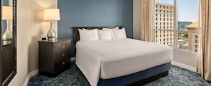 Iron/ironing board, WiFi, bed sheets - 2-bedroom resort in fantastic Las Vegas Overlooking Formula 1 pit and Harmon Ave (Las Vegas)