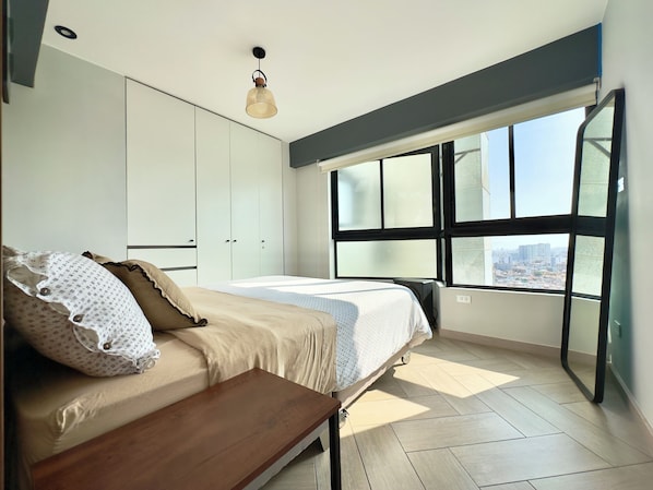 Departamento, vista al patio | Cortinas blackout, tabla de planchar con plancha y wifi gratis