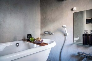 Hair dryer, bidet, towels, soap - Stylish suite for 4 people 2F / 10 minutes from Shinjuku & Tokyo Station tram / (Shinjuku City)