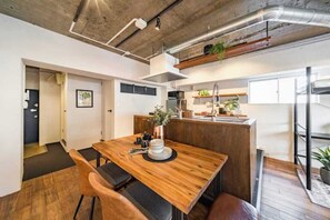 Dining - Stylish suite for 4 people 2F / 10 minutes from Shinjuku & Tokyo Station tram / (Shinjuku City)