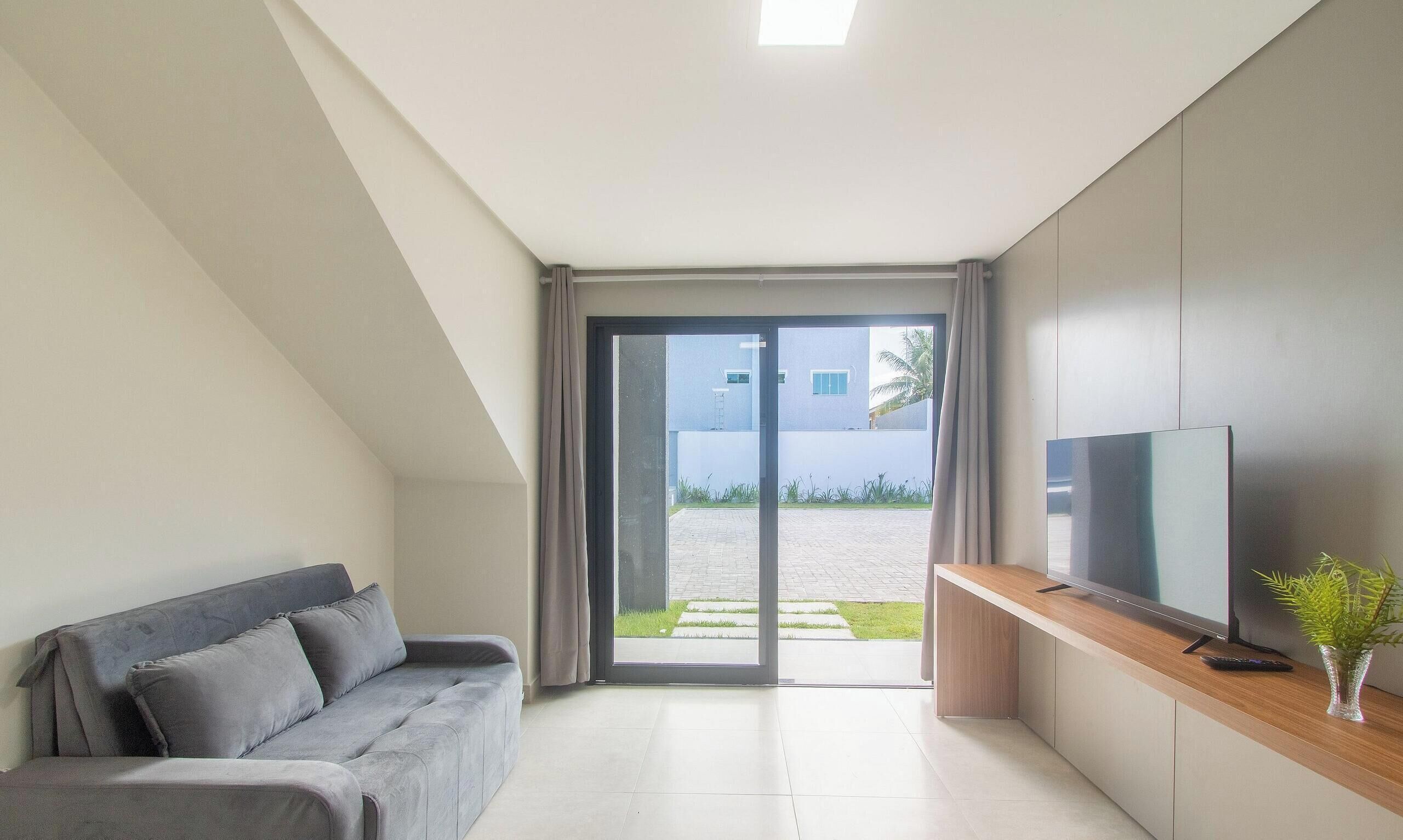 Eenvoudig appartement | Woonruimte | Een 40-inch televisie met digitale zenders