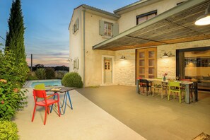 A house with a swimming pool, outdoor seating, and a stone wall. - Villa Casa LaBobina (Istria - Kurili) (Kurili)