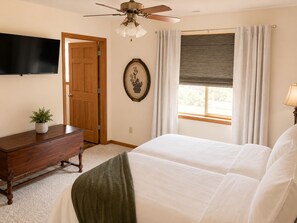 2 bedrooms, iron/ironing board, WiFi, bed sheets