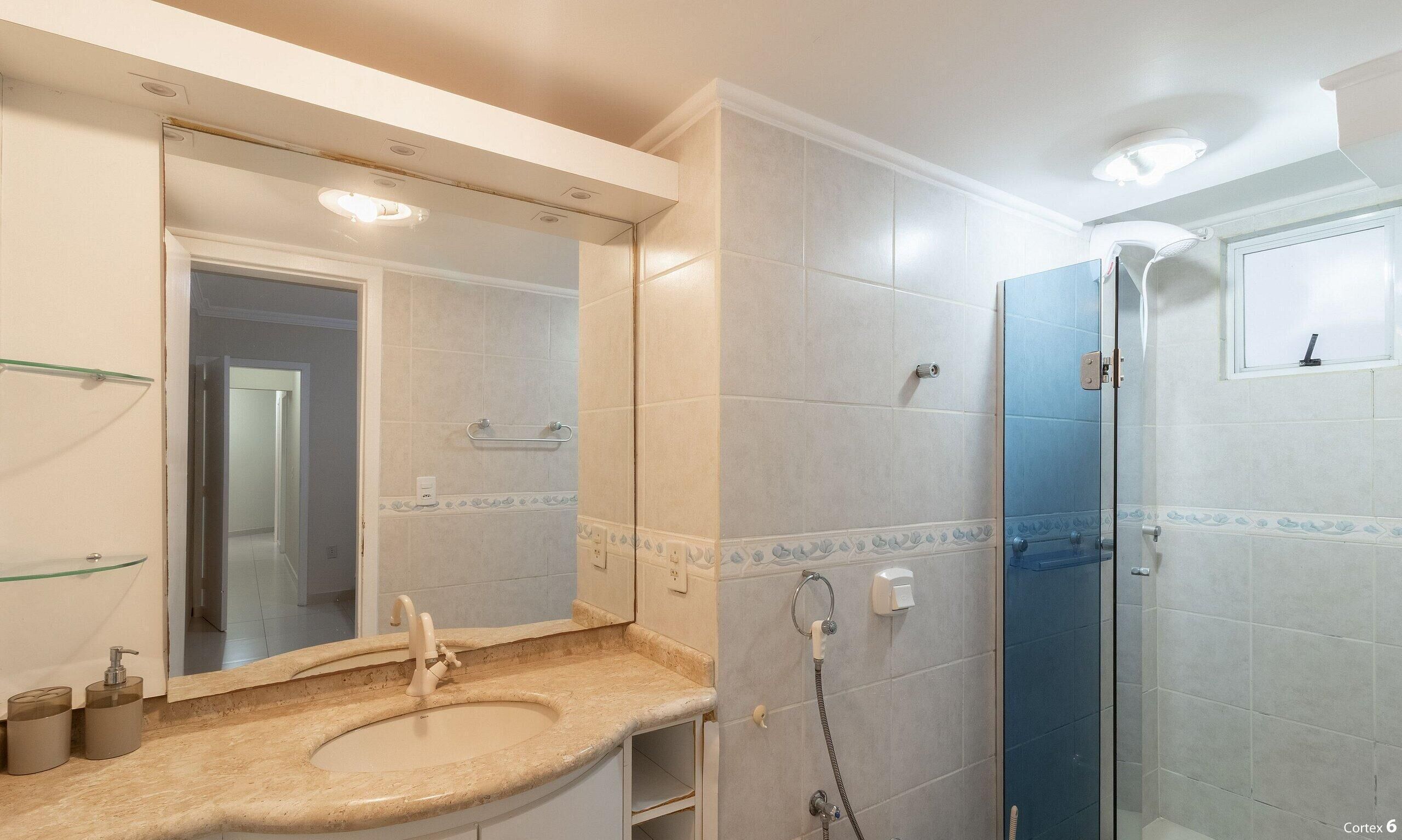 Basic Apartment | Bathroom | Shower