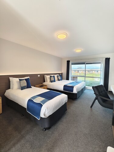 Hideaway of Rotorua | Easy-Access Triple Studio, Feed Alpacas on Large Lawns