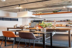 Dining - Designer studio accommodate 4 people 5th floor / 10 min from Shinjuku and Tokyo (Shinjuku City)