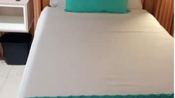 2 bedrooms, iron/ironing board, WiFi