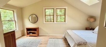 Peaceful 2 Bedroom Cottage Beside an Organic Blueberry Hill in Hope.