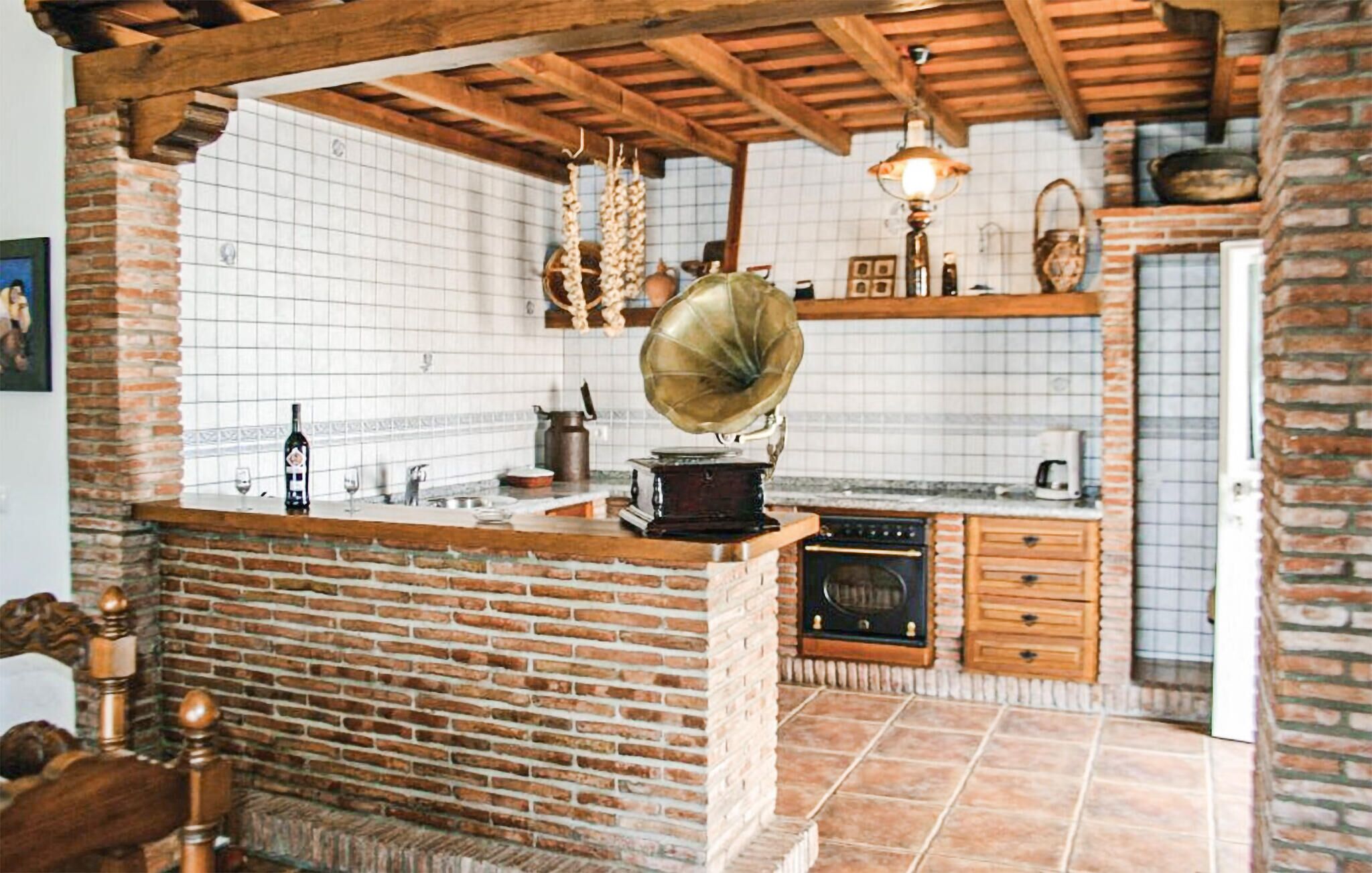 Réfrigérateur, micro-ondes, plaque de cuisson, lave-vaisselle