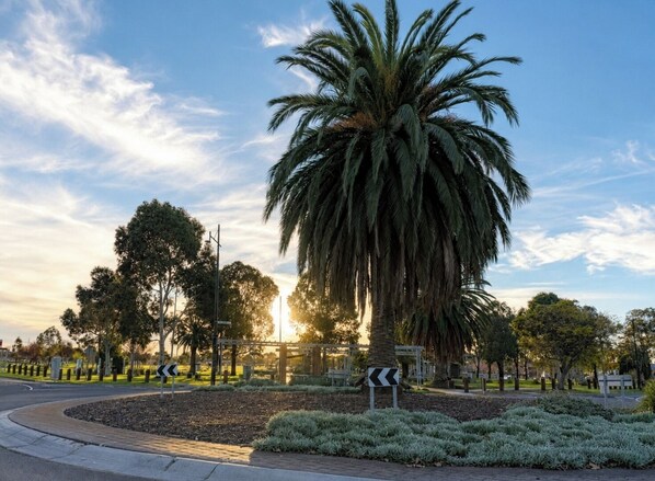 Miscellaneous - Derrimut Retreat – 5 Beds, Backyard and Free Parking (Derrimut)