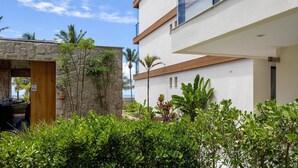 Property grounds - Ap in Cond w/ Pool Just Steps From the sea Pet0011 (Ilhéus)