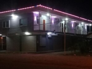 Exterior - Douglas Airport Guesthouse (Zanderij)