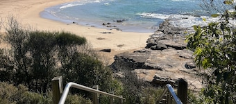 Lazy Lorikeet – Cosy Family Home. Walk to Beaches and Murramarang National Park