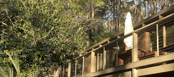 Lazy Lorikeet – Cosy Family Home. Walk to Beaches and Murramarang National Park