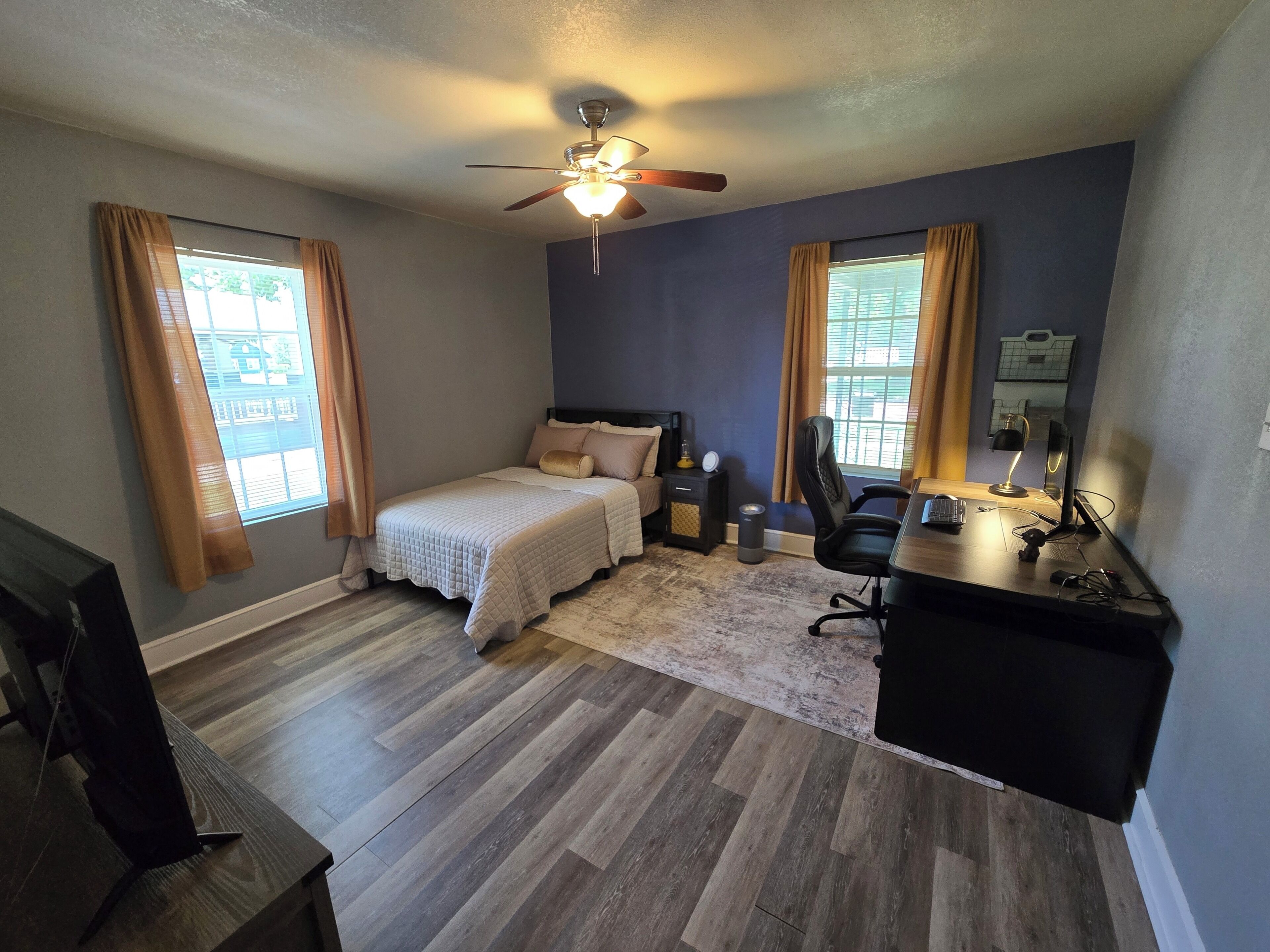 3 bedrooms, desk, iron/ironing board, free WiFi