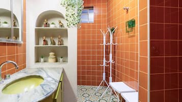 Apartamento básico | Banheiro | Chuveiro