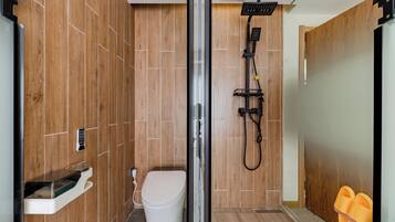 Comfort Double or Twin Room, Courtyard View | Bathroom | Free toiletries, hair dryer, towels, soap