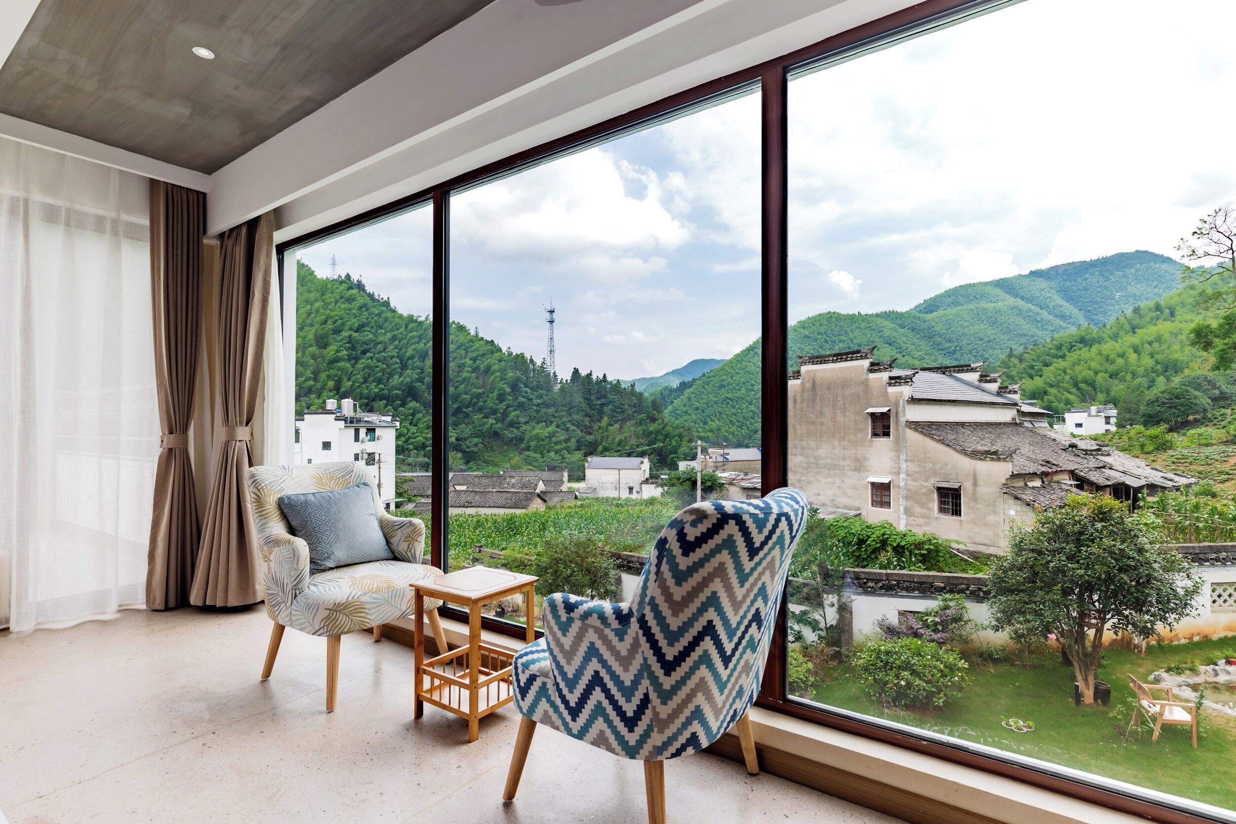 Classic Triple Room, Mountain View | Interior