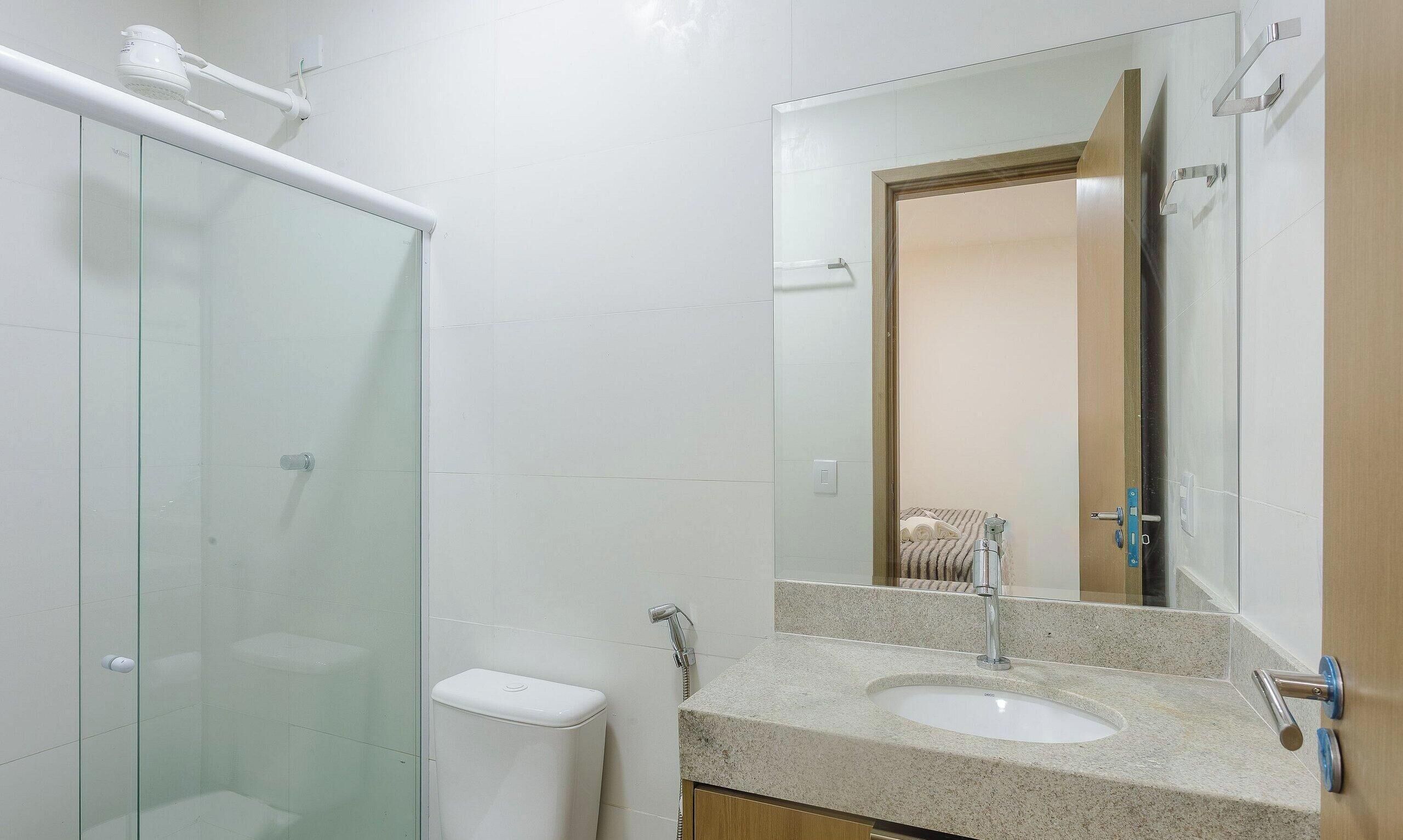 Basic Apartment | Bathroom