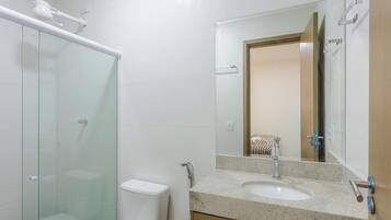 Basic Apartment | Bathroom