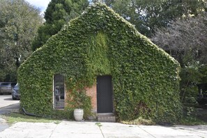 Exterior - 2 Bed Apartment at the Historic Braidwood Hotel (Braidwood)
