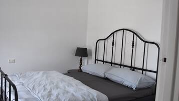 WiFi, bed sheets