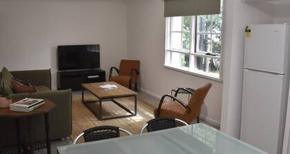 2 Bed Apartment at the Historic Braidwood Hotel