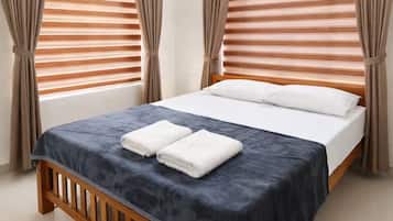 Tabla de planchar con plancha, wifi, ropa de cama