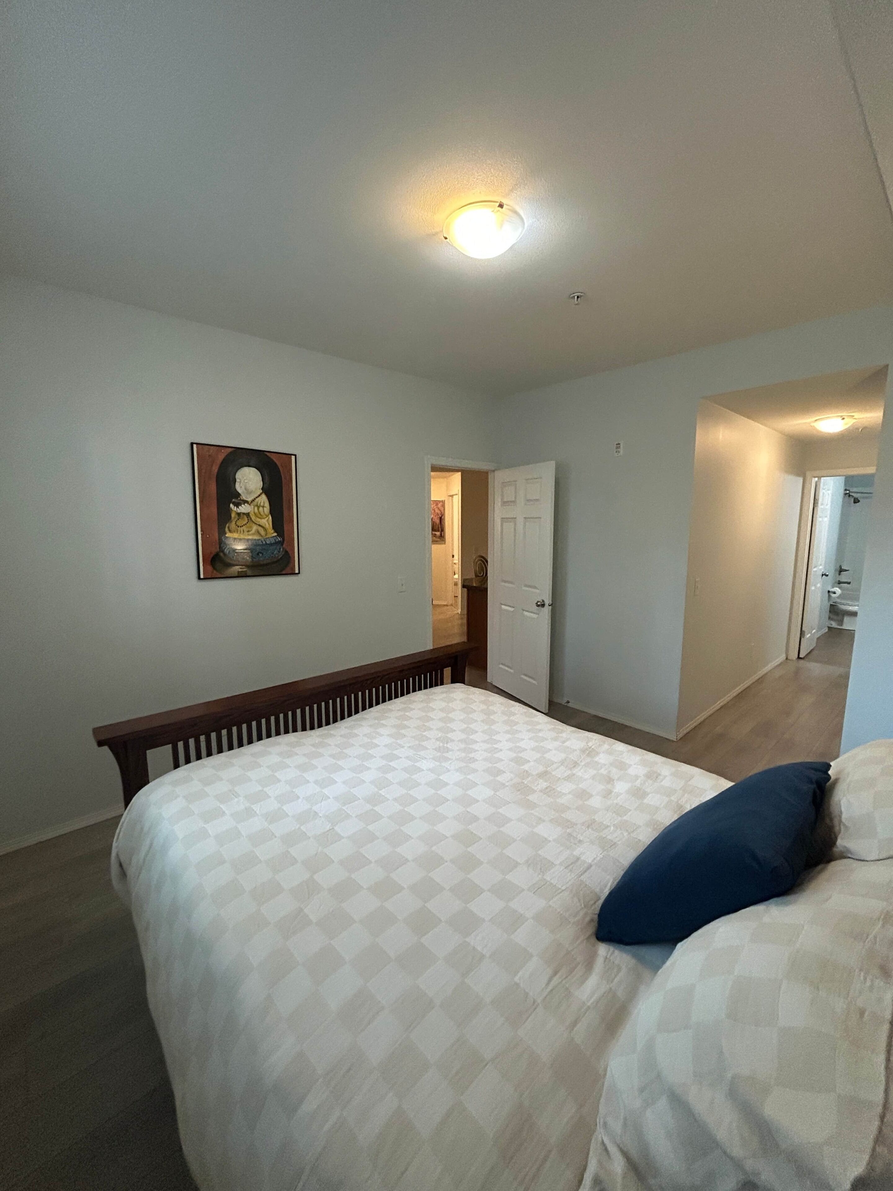 Desk, WiFi (free), bed sheets