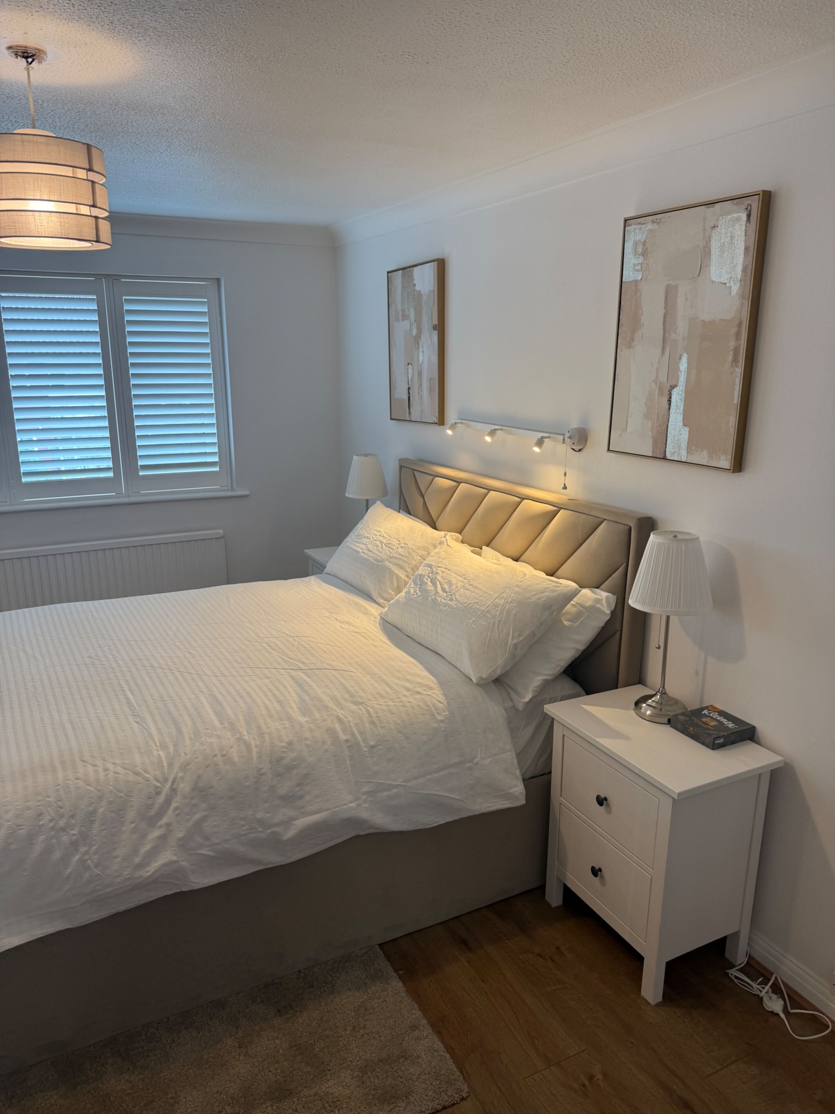 2 habitaciones, tabla de planchar con plancha, wifi y ropa de cama 
