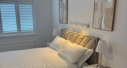 Apartment Sleeps 6 with Parking