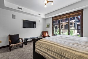 3 室のベッドルーム、アイロン / アイロン台、WiFi、ベッドシーツ