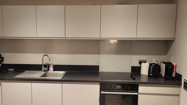 A modern kitchen with a built-in dishwasher, a coffee maker, and a toaster. - Cozy Central London, Zone 1 Apartment, sleeps 5 (London)