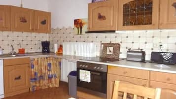 Kühlschrank, Mikrowelle, Ofen, Geschirrspüler