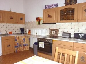 Kühlschrank, Mikrowelle, Ofen, Geschirrspüler